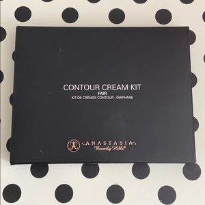 Anastasia fair contour
